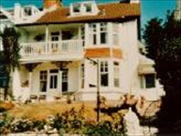 Esmond Guest House,  Falmouth